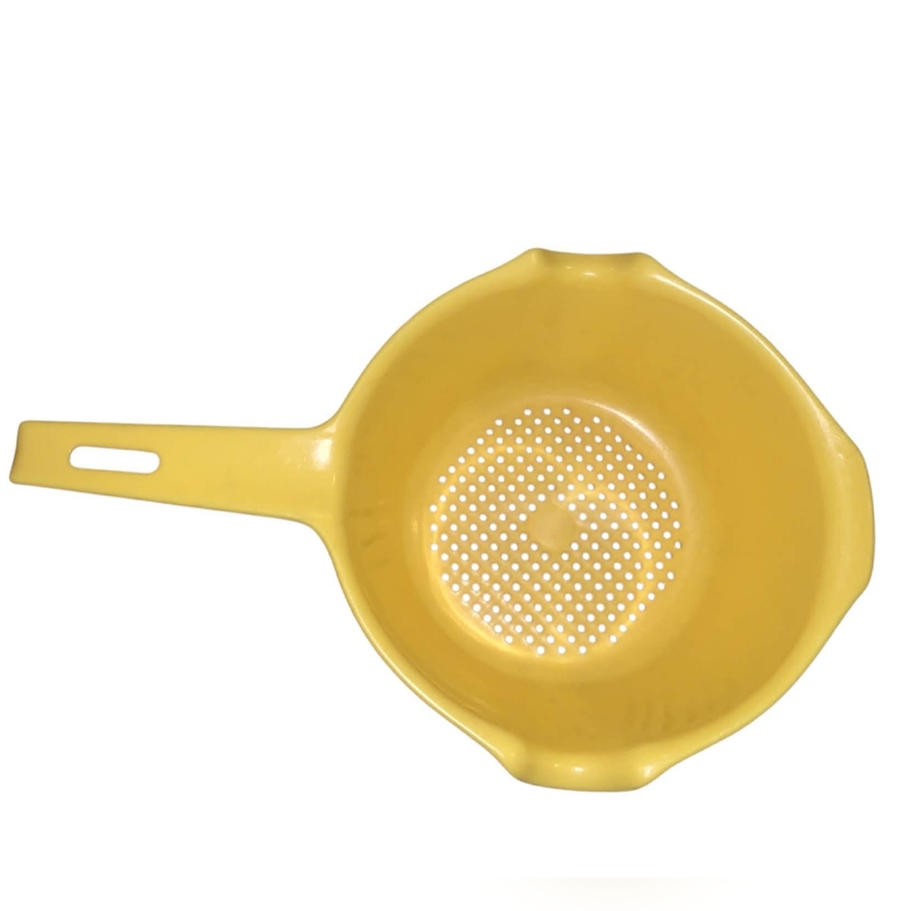 Vintage Rubbermaid Yellow Colander Strainer #2436 Small 7" Handled‎ Plastic
